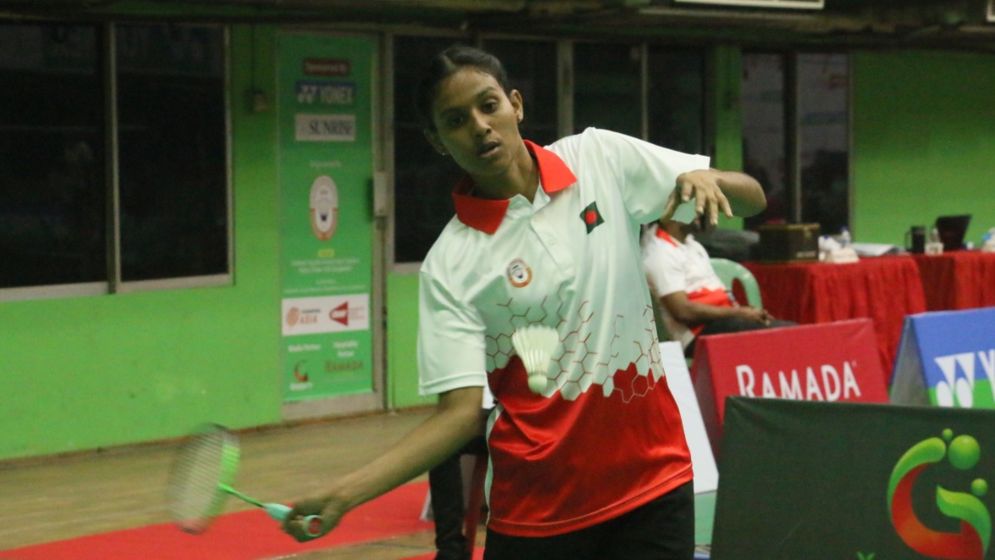 Nasima and Akib shine as Bangladesh get mixed start
