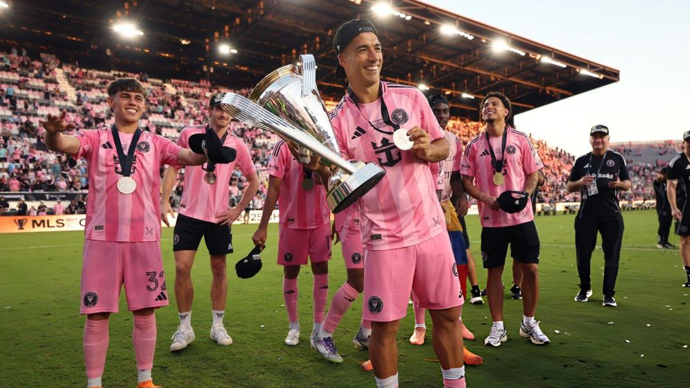 Veteran Suarez signs new Inter Miami contract