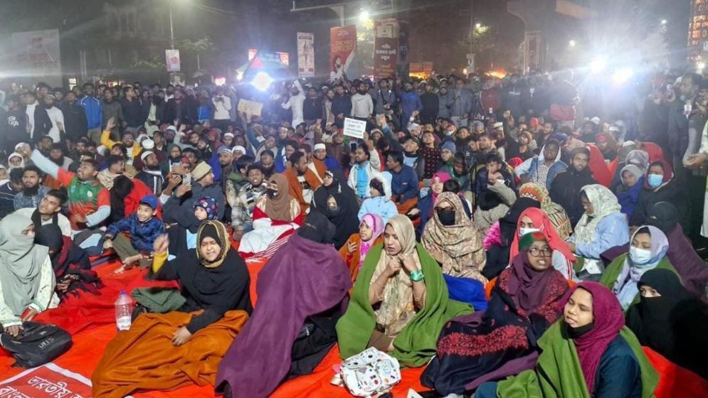 Shahbagh blockade continues as women, children and elderly join overnight protest