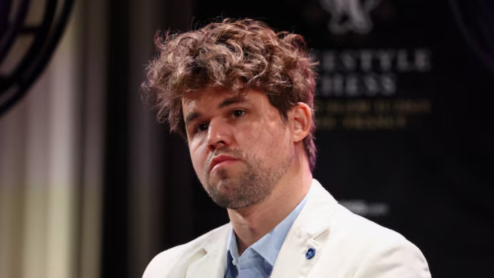 Carlsen pushes away camera after World Blitz Championships loss