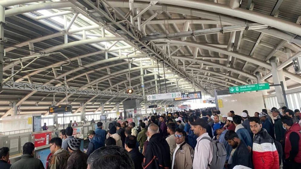 Crowd at metro stations to attend Khaleda Zia’s janaza