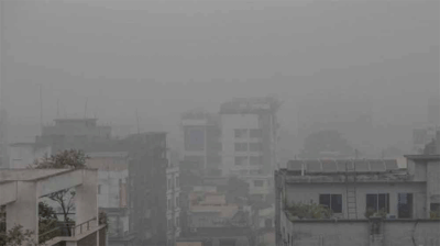 Dense fog engulfs Dhaka as temperature drops to 13.5°C