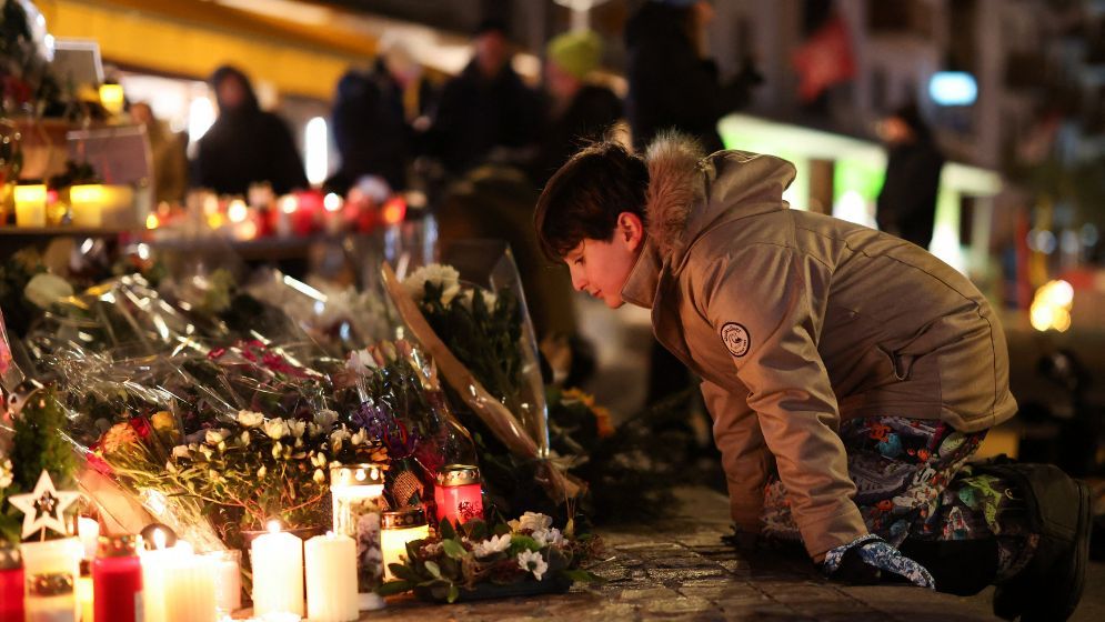 Swiss prosecutors place bar managers under investigation after deadly blaze