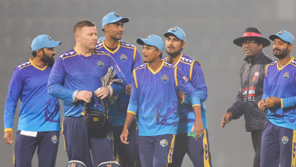 Sylhet Titans falter as Royals’ batting firepower secures top spot