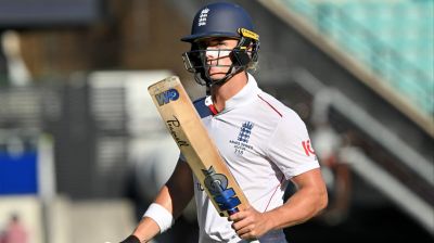 Bethell slams maiden century to give England glimmer in final Ashes Test