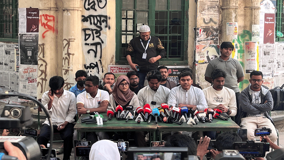 Students issue 24-hour ultimatum to cancel nominations of dual citizens, loan defaulters