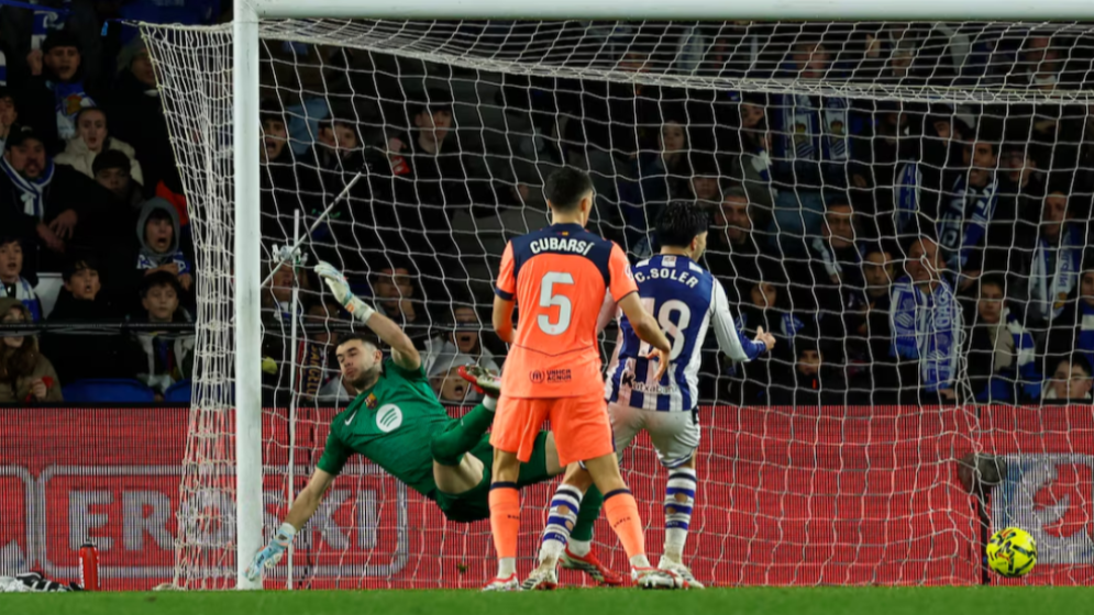 Real Sociedad stun Barcelona 2-1 to end leaders' winning streak