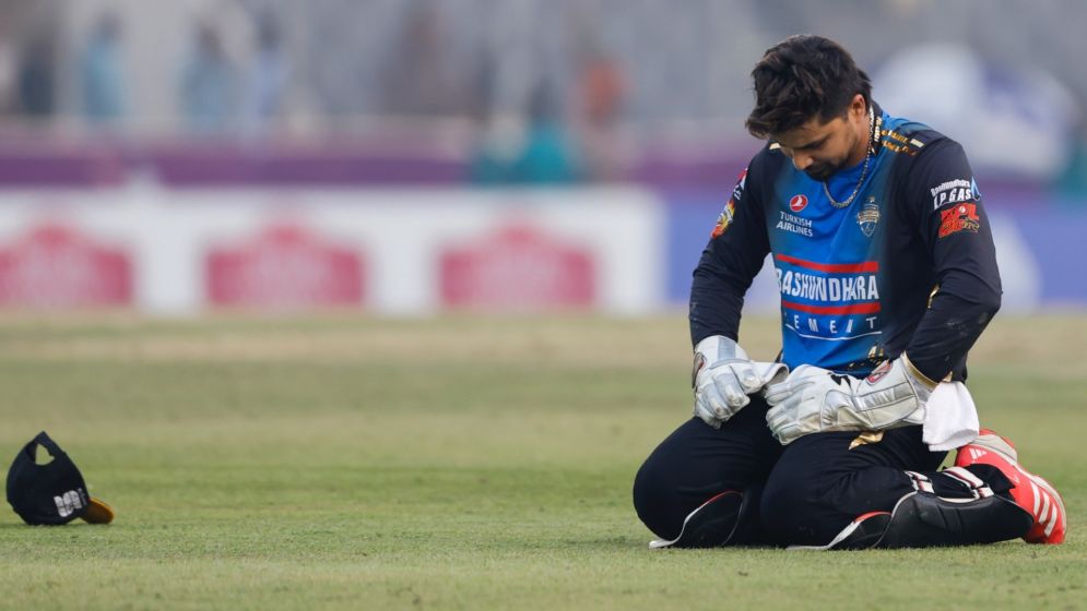 Woakes’ final-ball six eliminates Riders