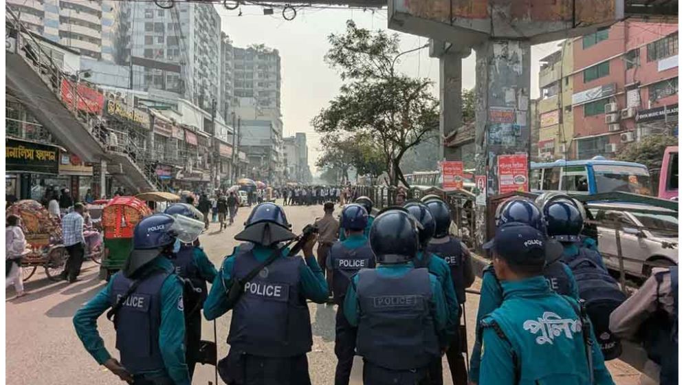 Dhaka College students clash with cops