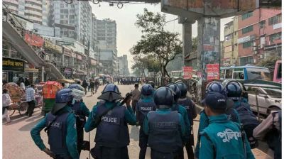 Dhaka College students clash with cops