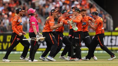 Perth Scorchers win sixth BBL title after trouncing Sydney Sixers