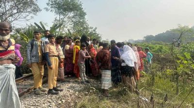 Mother jumps under train with two children in Gazipur