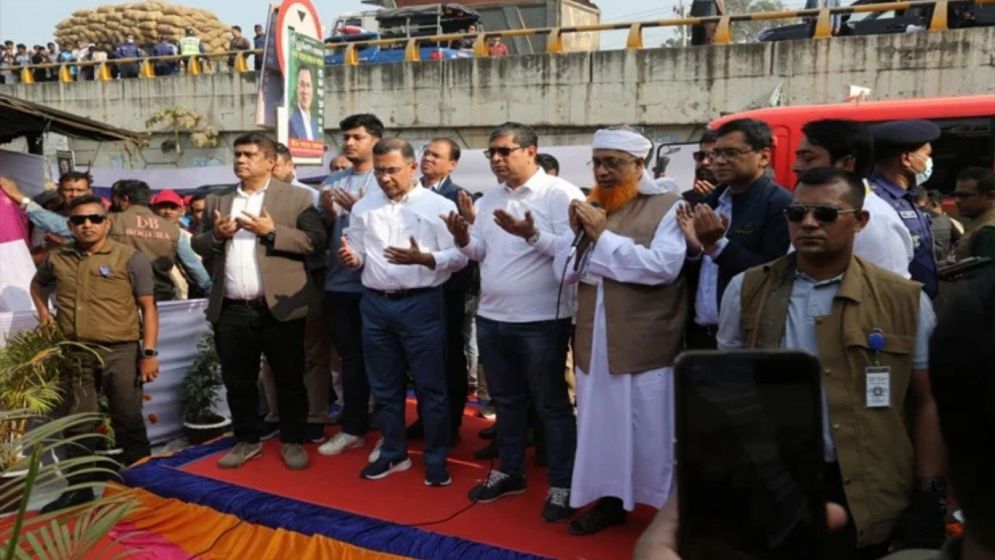 Tarique Rahman visits shrine of Shah Sultan Balkhi (Rh)