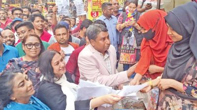 Koko’s wife Sharmila campaigns for Tarique in Dhaka-17