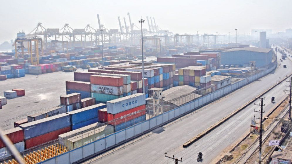 Strike at Ctg port continues as containers pile up