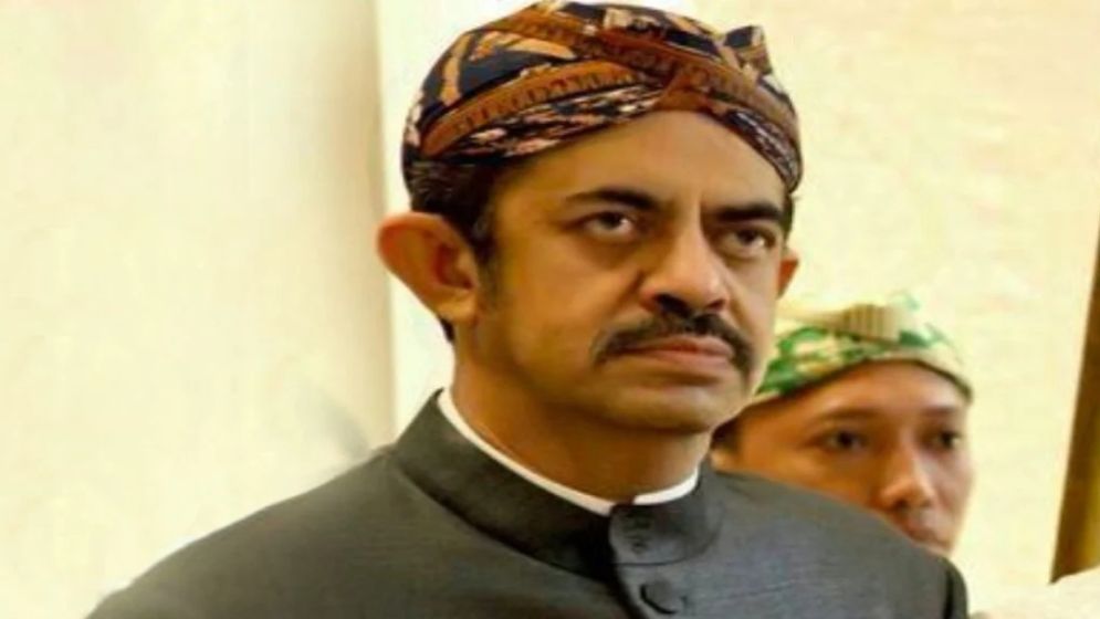 Interpol issues red notice for Indonesia 'gasoline godfather'