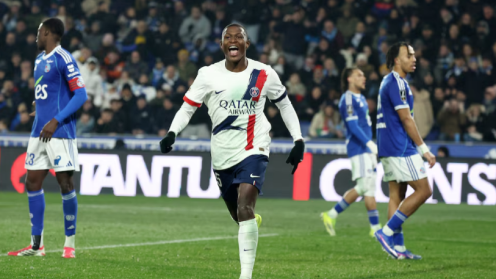PSG score late winner as they go back to top of Ligue 1