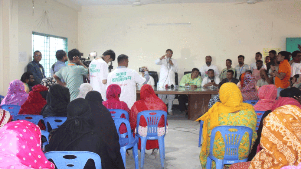 Slum dwellers pledge support for Tarique in Dhaka-17