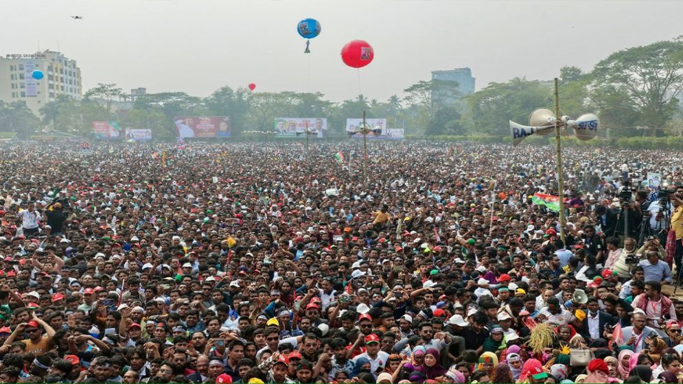 People surge at Bell’s Park as Tarique lands in Barishal after two decades