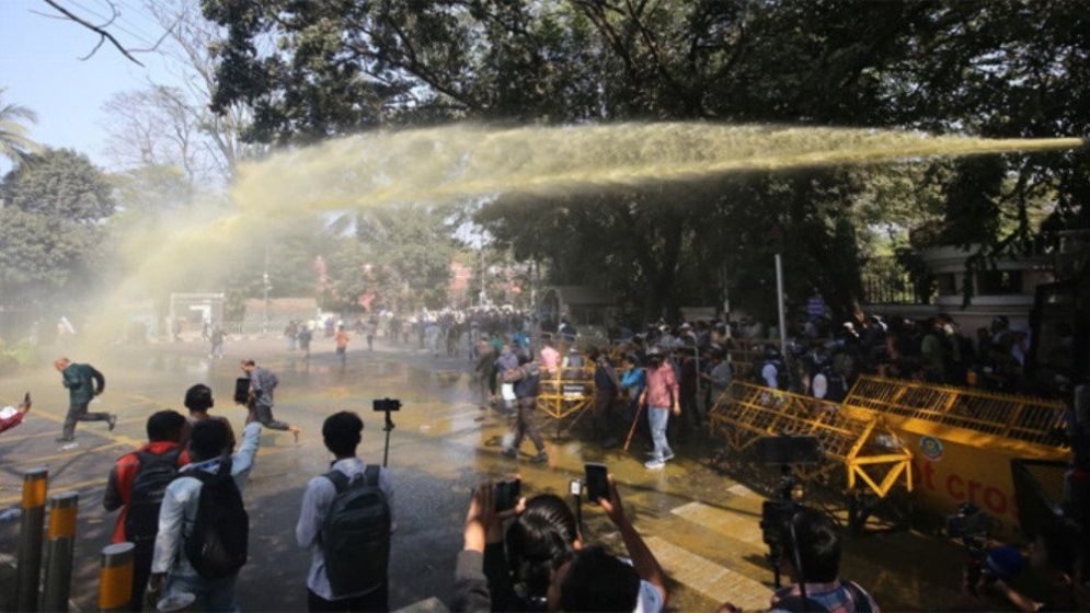 Water cannon, sound grenades used to disperse govt employees