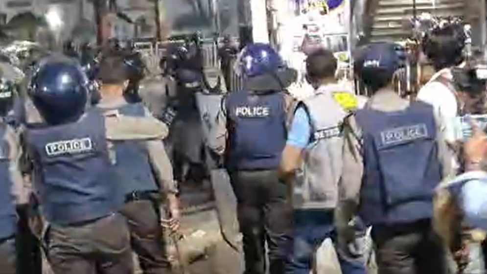 Police again baton-charge Inqilab Moncho activists during march to Jamuna