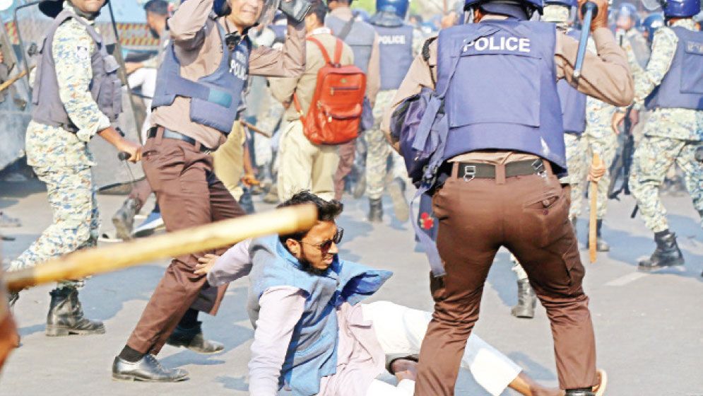 Law enforcers and Inqilab Moncho locked in clash