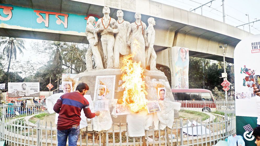Effigies of Adviser Sakhawat, BIDA’s Ashik and others burnt at DU