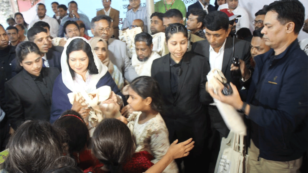 Zubaida visits book distribution, free medical camp in Korail