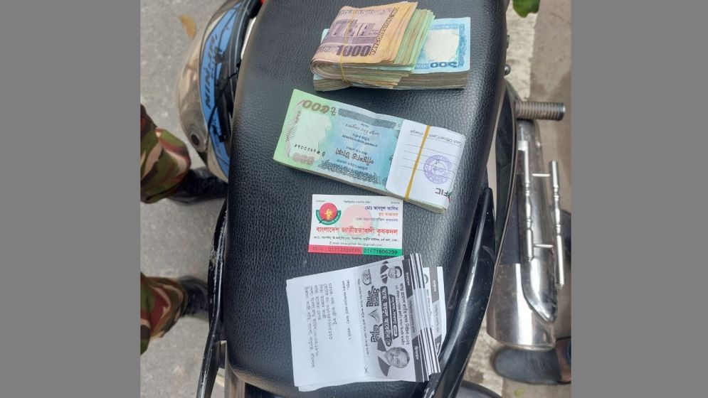 2 BNP activists held with cash in Barishal