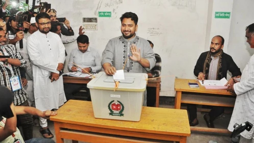 Nahid Islam casts vote in Dhaka-11