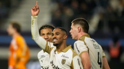 Lens rout Paris FC 5-0 to go top of Ligue 1