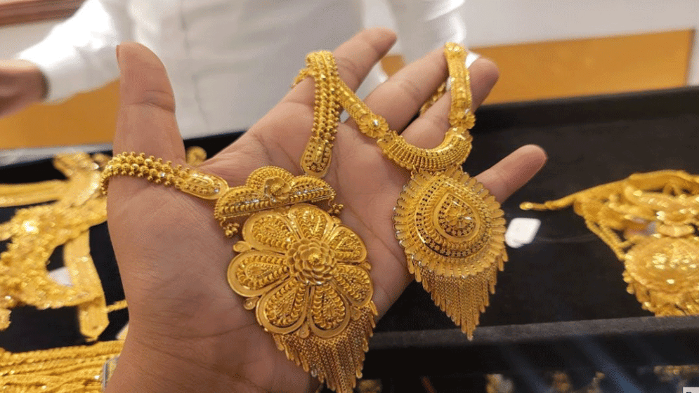 Gold prices fall again