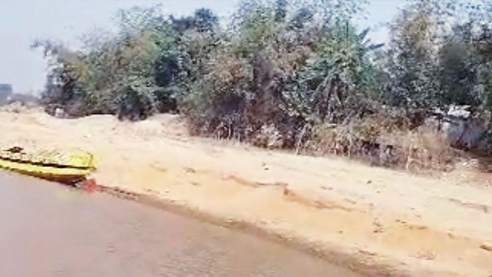 ‘Illegal sand mining’ in River Jadukata endangers key infrastructures