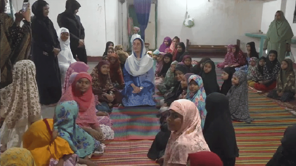 Zaima joins iftar mahfil with women, children in Bhasantek