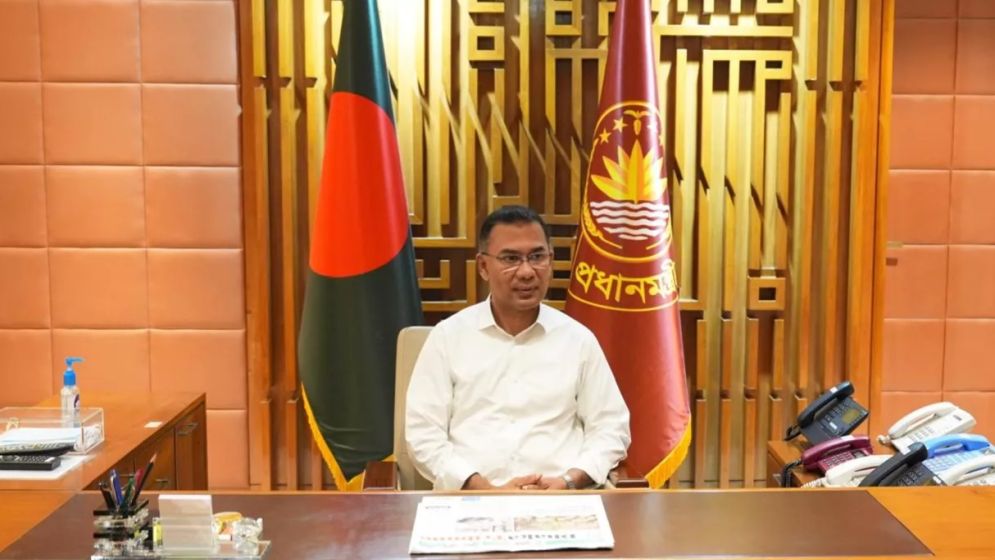 PM holds first office at Armed Forces Division