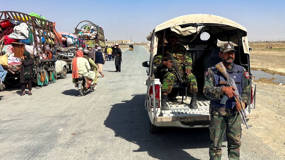 Pakistani and Afghan troops continue clashes; 42 Afghan civilians killed in 6 days