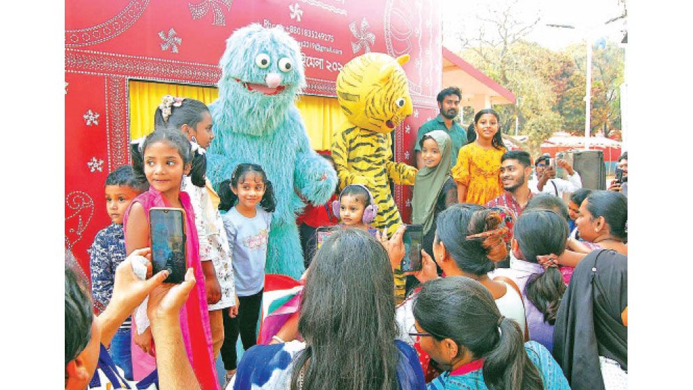 Book fair picks up pace on sixth day after slow start