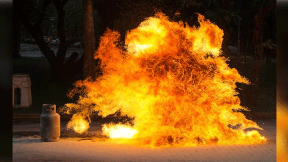 10 burned in gas leak explosion at Uttara residence