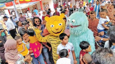 Book fair brims with holiday crowd