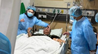 PM visits ailing Mirza Abbas at Evercare Hospital