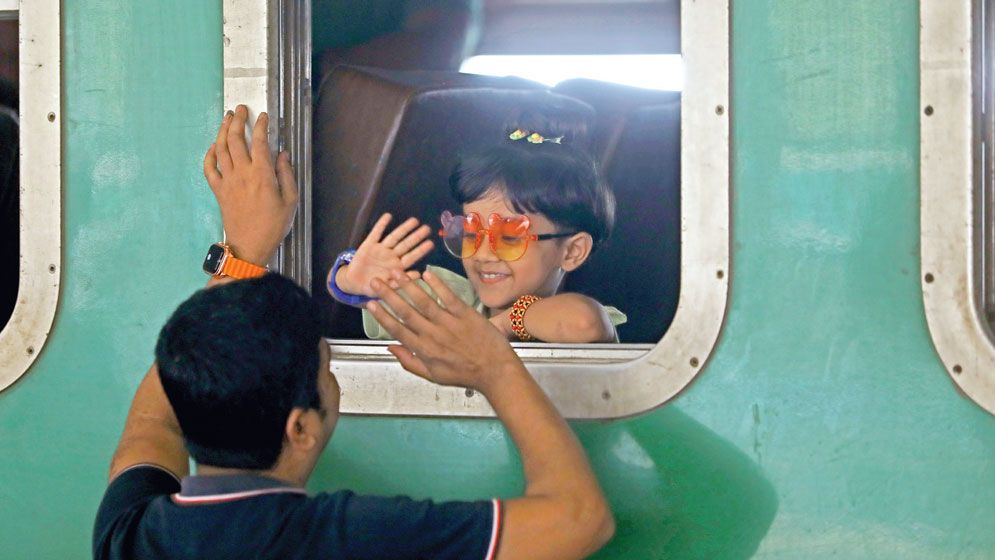 Early Eid rush begins as Dhaka residents head home