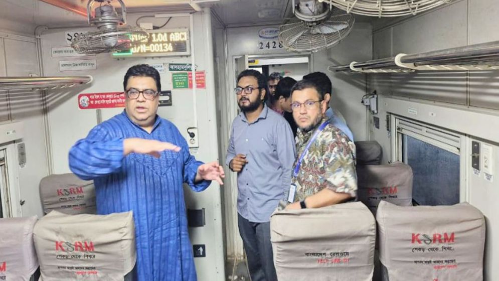Three Trian Govt launches free wifi internet pilot project at three train services