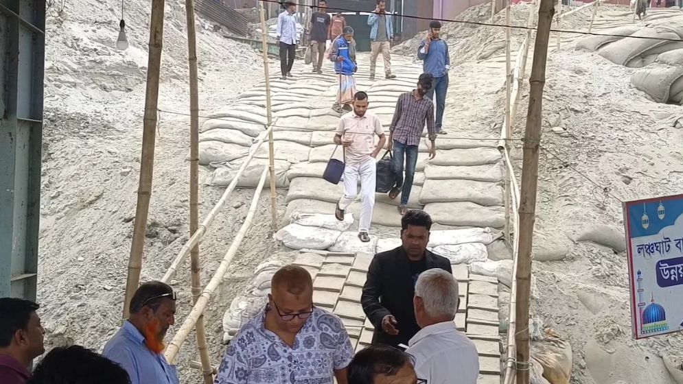 Patuaria ferry terminal still unprepared, Eid travellers fear suffering
