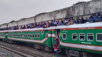 Heavy rush at Kamalapur on first day of Eid holidays, trains depart on time