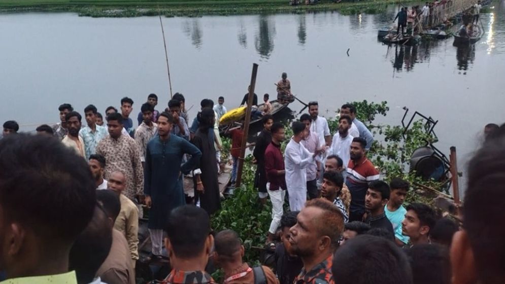 Four children die as bridge collapses into Brahmaputra River