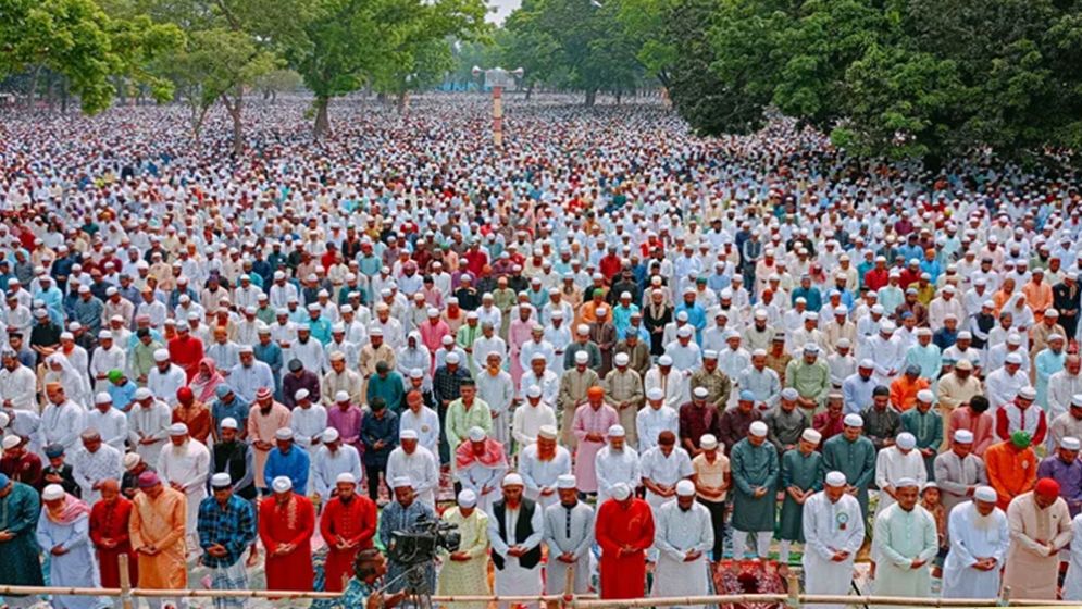Historic Sholakia Eidgah hosts 199th Eid congregation
