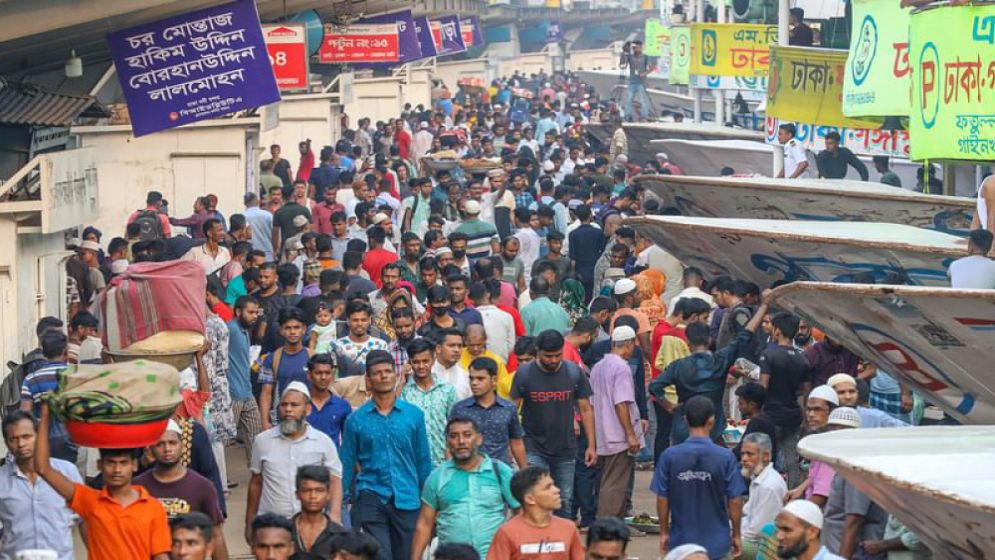 Working people returning to Dhaka after Eid