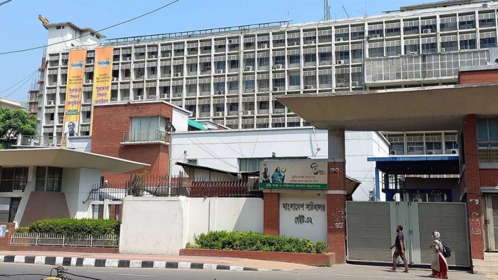 Offices, banks to resume today after Eid holidays