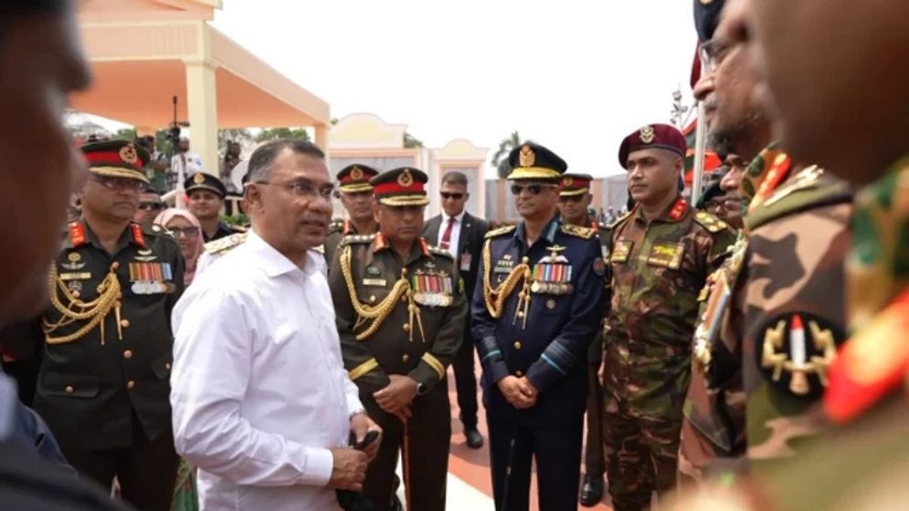 PM greets members of armed forces after Independence Day parade