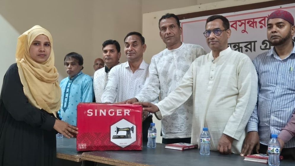 15 underprivileged women receive sewing machines in Badalgachhi